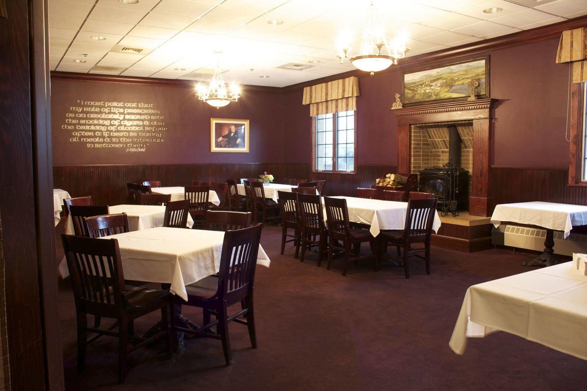 Saint Brendan'S Inn Green Bay Exterior photo