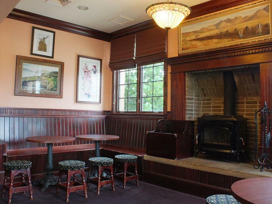 Saint Brendan'S Inn Green Bay Exterior photo