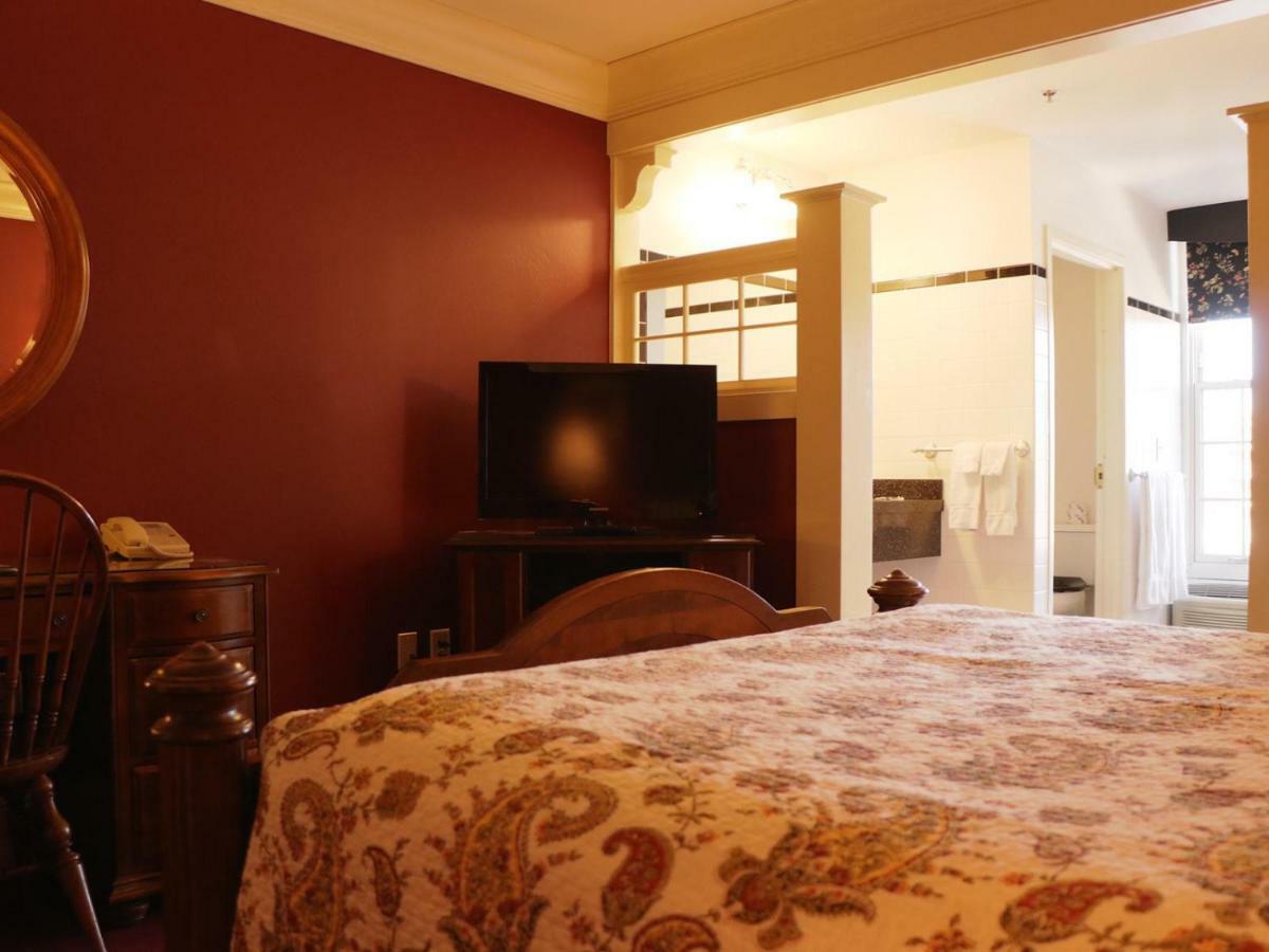 Saint Brendan'S Inn Green Bay Room photo