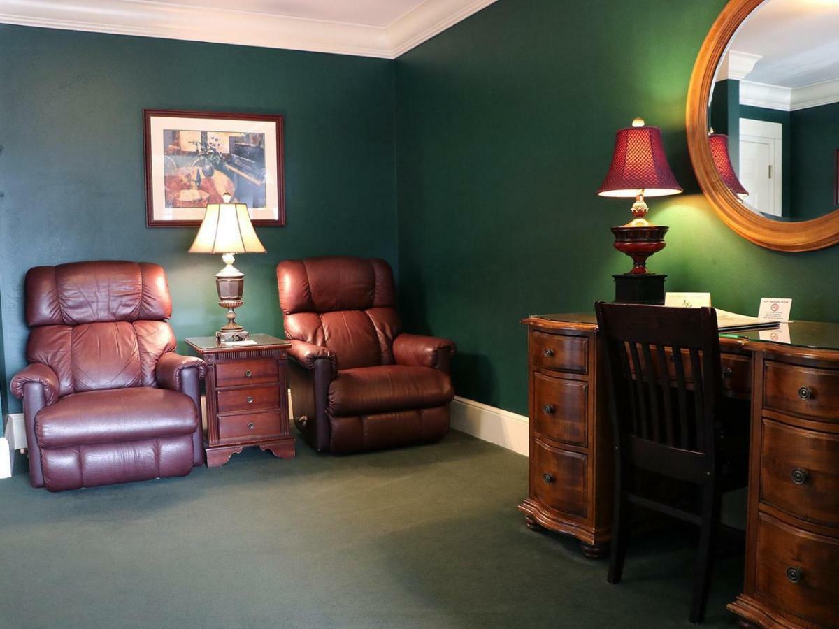 Saint Brendan'S Inn Green Bay Room photo